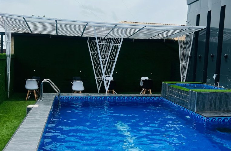 pool cropped (4)