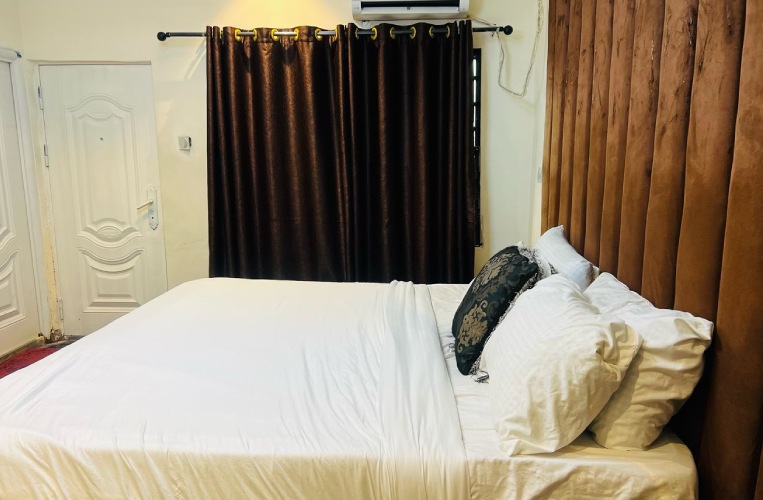 single-room-big-cropped (5)