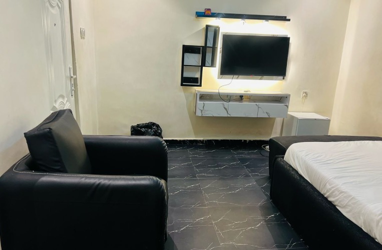 single-room-small -cropped (1)